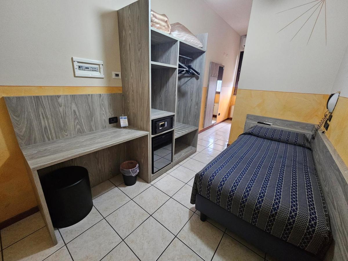 Hotel Euro Кастеньато Экстерьер фото