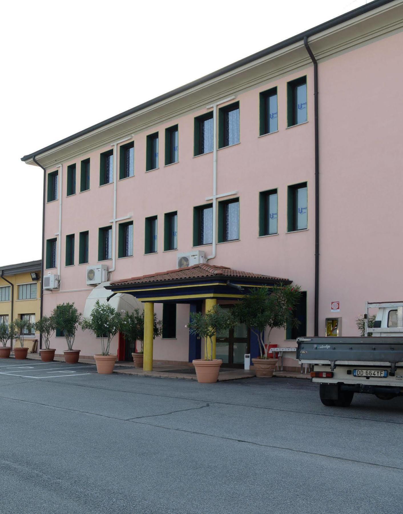 Hotel Euro Кастеньато Экстерьер фото
